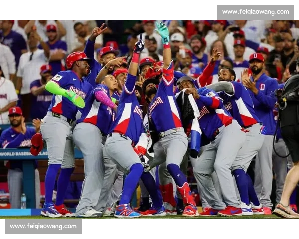 激情四溢的绿茵场上，球员们拼尽全力争夺荣誉与胜利的热血对决